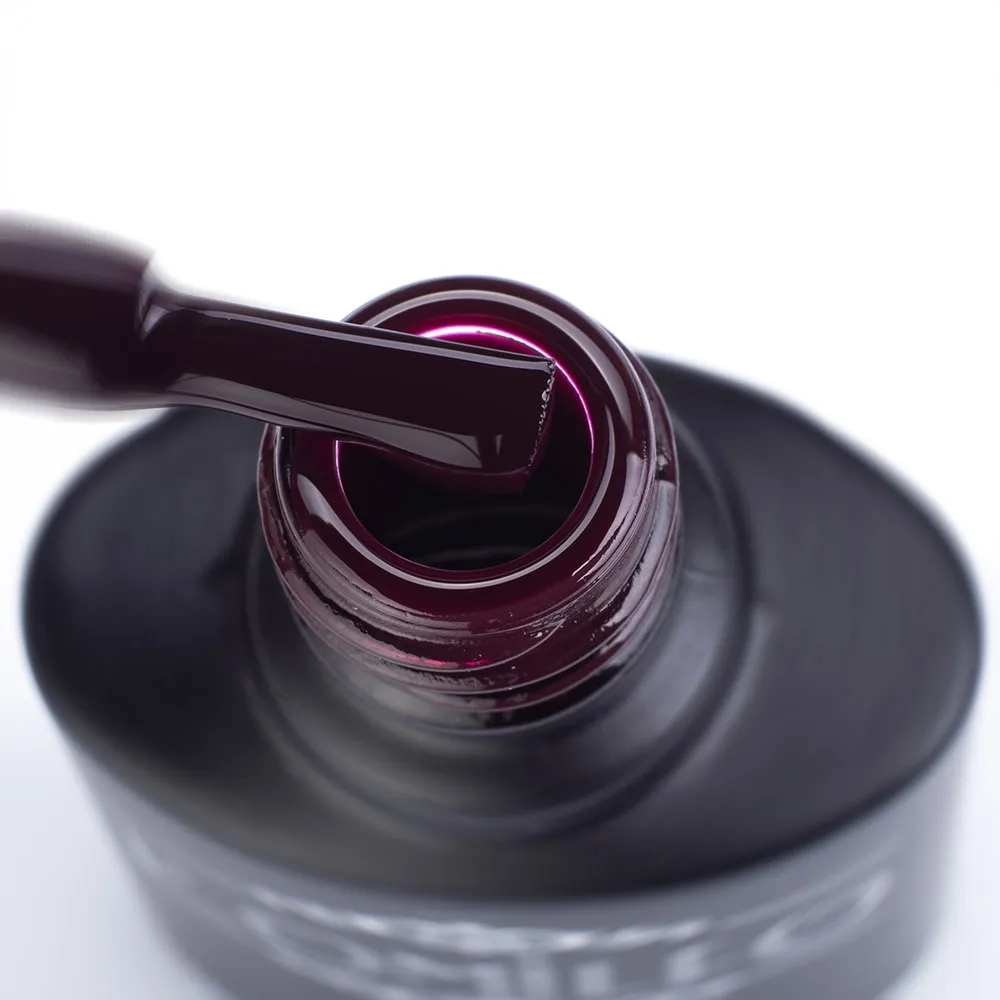 Komilfo Deluxe Series D229 smalto semipermanente 8 ml bordeaux