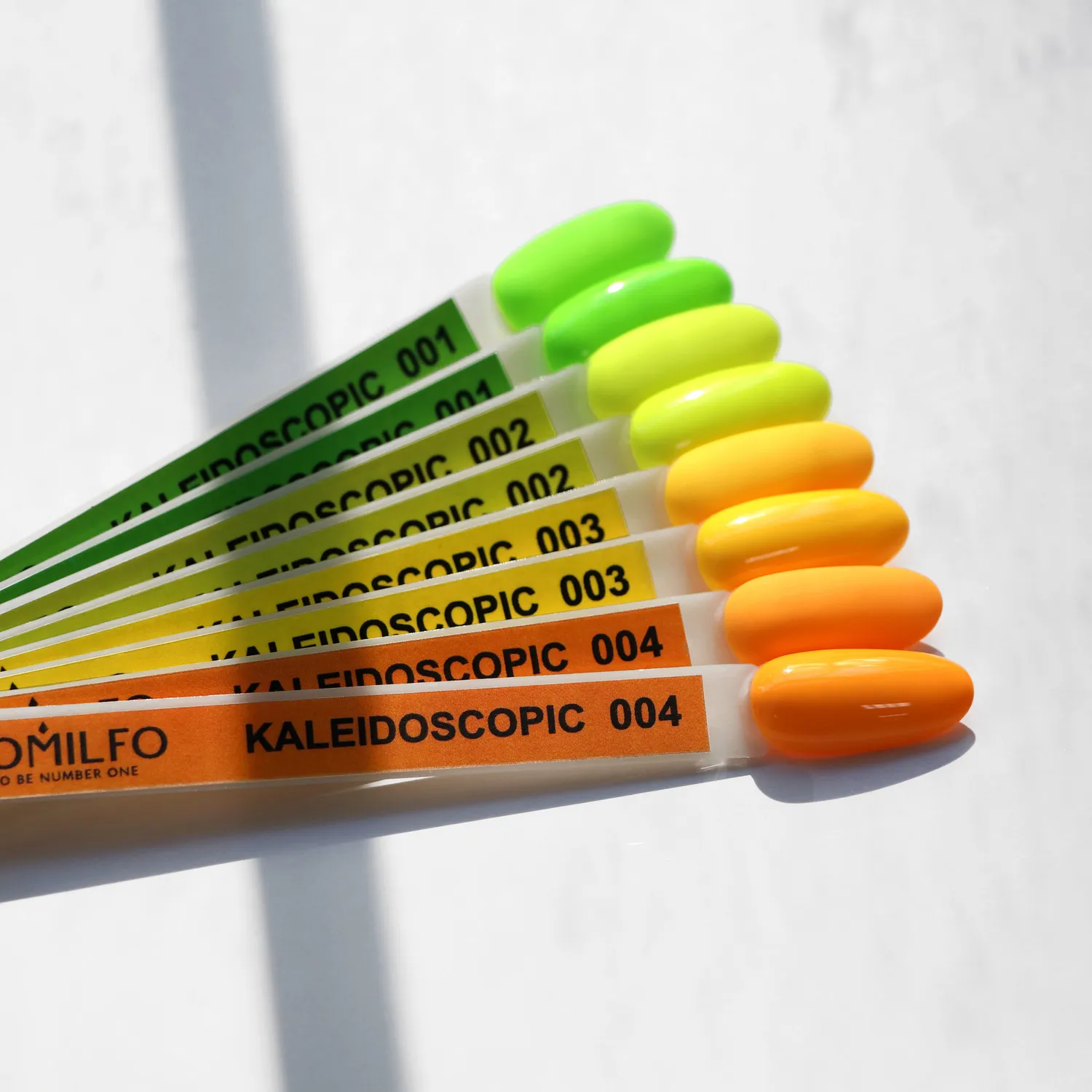 Komilfo Kaleidoscopic K002 smalto neon giallo 8 ml