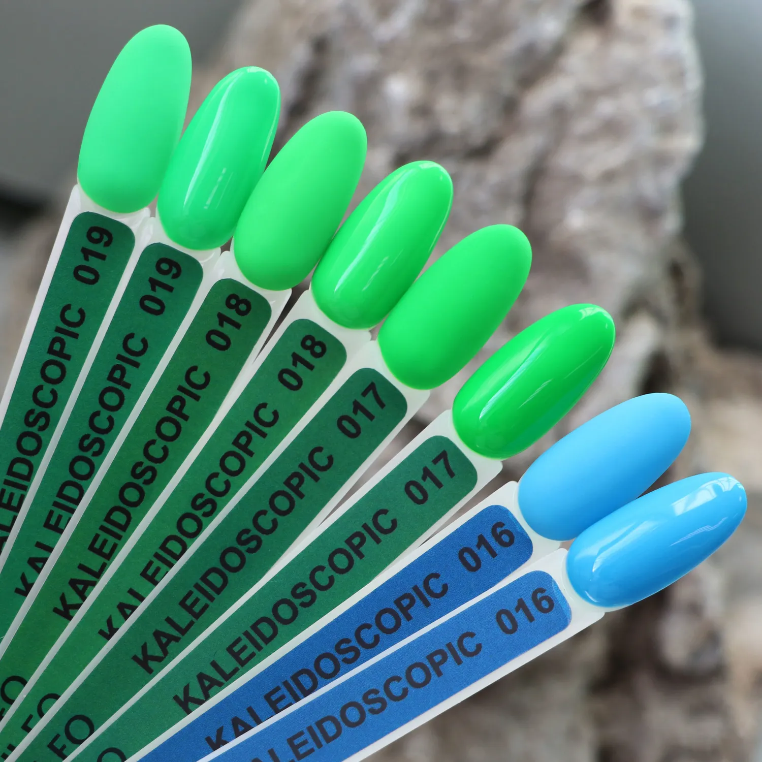 Komilfo Kaleidoscopic K018 smalto semipermanente lime neon 8 ml