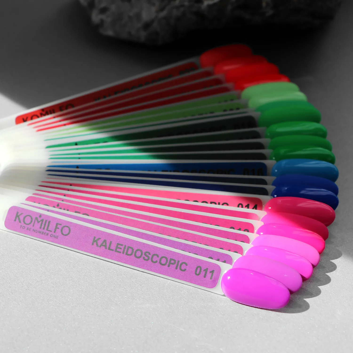 Komilfo Kaleidoscopic K018 smalto semipermanente lime neon 8 ml