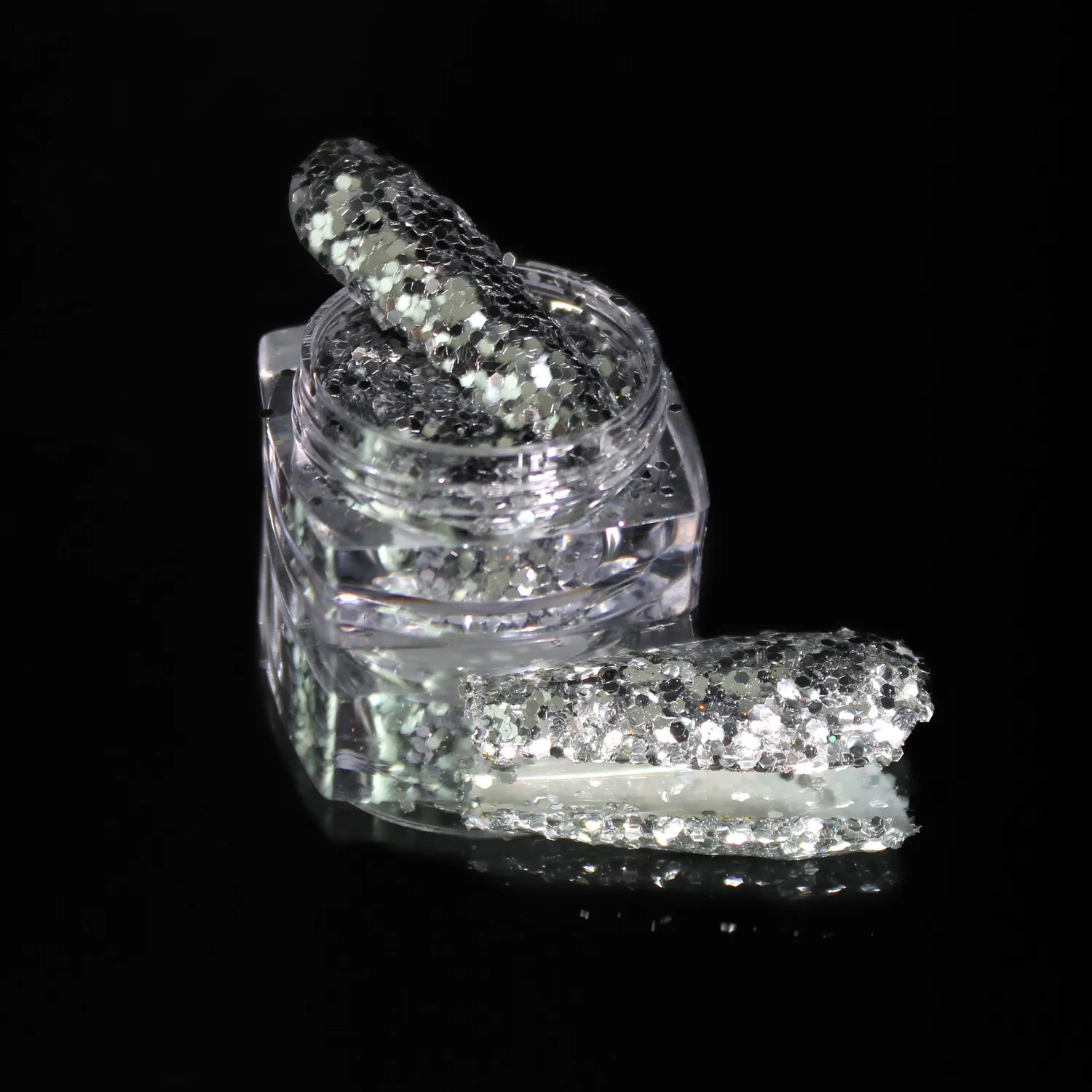 Komilfo Spangles 102K glitter unghie 2,5 g argento 1 mm