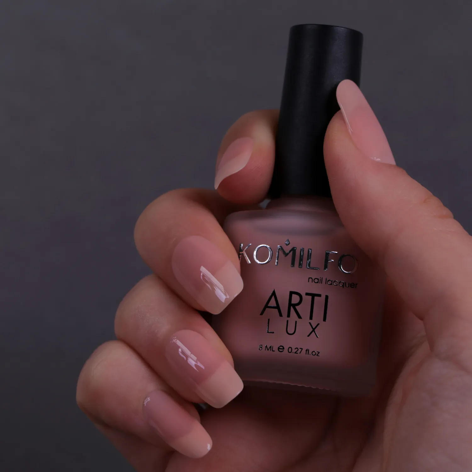 Komilfo ArtiLux 002 smalto unghie 8 ml rosa traslucido