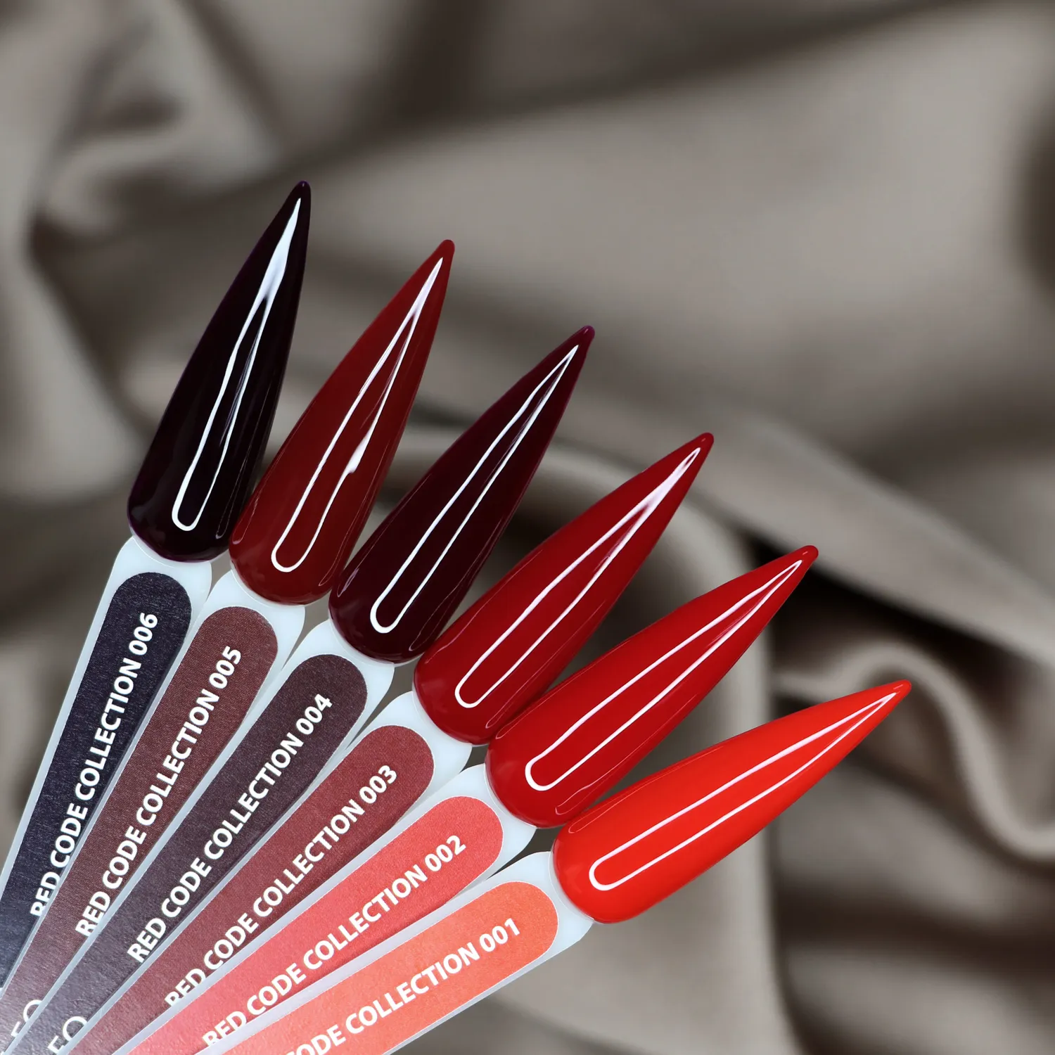 Komilfo Red Code 004 Drama Smalto Semipermanente 8 ml Rosso