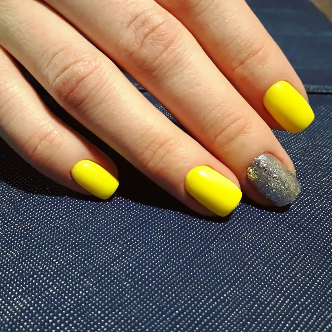 Komilfo Deluxe D269 smalto semipermanente giallo neon 8 ml