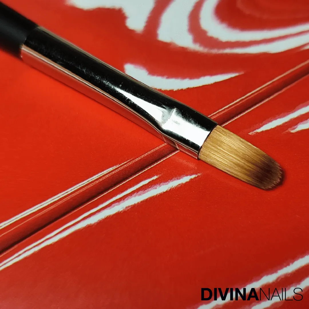 Divina Nails N.6 pennello gel mandorla precisione bordi