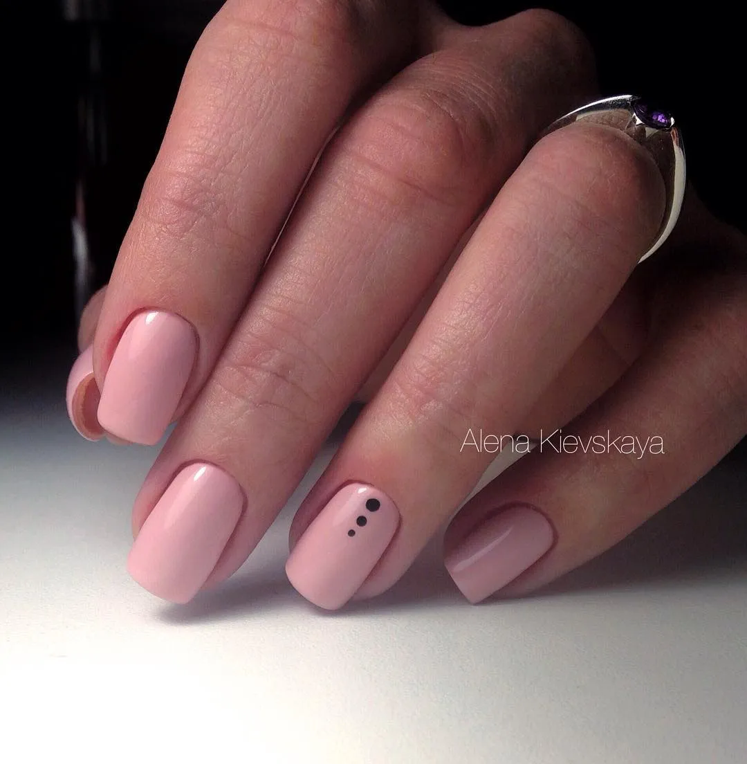 Komilfo Deluxe Series D026 smalto semipermanente 8 ml beige rosato