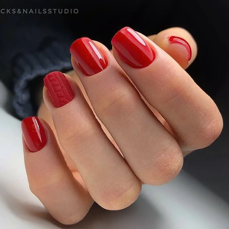 Komilfo Deluxe D305 smalto semipermanente 15 ml rosso glitter